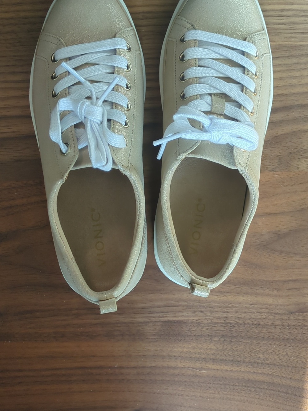 New in Box Vionic Winny Sneaker in Gold Leather 8.5W - Picture 6 of 11